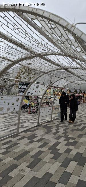 [P16] București - Târgul de Crăciun Berceni. Intrarea pe esplanadă. » foto by iulianic
 - 
<span class="allrVoted glyphicon glyphicon-heart hidden" id="av1459572"></span>
<a class="m-l-10 hidden" id="sv1459572" onclick="voting_Foto_DelVot(,1459572,29197)" role="button">șterge vot <span class="glyphicon glyphicon-remove"></span></a>
<a id="v91459572" class=" c-red"  onclick="voting_Foto_SetVot(1459572)" role="button"><span class="glyphicon glyphicon-heart-empty"></span> <b>LIKE</b> = Votează poza</a> <img class="hidden"  id="f1459572W9" src="/imagini/loader.gif" border="0" /><span class="AjErrMes hidden" id="e1459572ErM"></span>