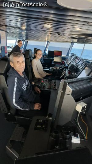 [P05] Pentru 1 minut, noi am fost  căpitanul și „secunda” ferry Ft Lauderdale - Bahamas .. în cabina de comandă a ferry, la invitația ofițerului secund al navei, român din Constanța! » foto by Cornel
 - 
<span class="allrVoted glyphicon glyphicon-heart hidden" id="av1515028"></span>
<a class="m-l-10 hidden" id="sv1515028" onclick="voting_Foto_DelVot(,1515028,29233)" role="button">șterge vot <span class="glyphicon glyphicon-remove"></span></a>
<a id="v91515028" class=" c-red"  onclick="voting_Foto_SetVot(1515028)" role="button"><span class="glyphicon glyphicon-heart-empty"></span> <b>LIKE</b> = Votează poza</a> <img class="hidden"  id="f1515028W9" src="/imagini/loader.gif" border="0" /><span class="AjErrMes hidden" id="e1515028ErM"></span>
