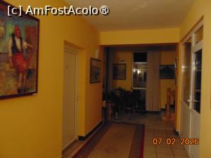 [P16] pensiune Limpedea, hol cu multe tablouri » foto by Yolanda
 - 
<span class="allrVoted glyphicon glyphicon-heart hidden" id="av1518274"></span>
<a class="m-l-10 hidden" id="sv1518274" onclick="voting_Foto_DelVot(,1518274,29255)" role="button">șterge vot <span class="glyphicon glyphicon-remove"></span></a>
<a id="v91518274" class=" c-red"  onclick="voting_Foto_SetVot(1518274)" role="button"><span class="glyphicon glyphicon-heart-empty"></span> <b>LIKE</b> = Votează poza</a> <img class="hidden"  id="f1518274W9" src="/imagini/loader.gif" border="0" /><span class="AjErrMes hidden" id="e1518274ErM"></span>