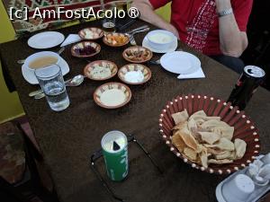 [P11] Giza, Egipt, Restaurantul El Dar Darak, Coșul cu Baladi, Lipie egipteană, ruptă în bucăți, caldă încă » foto by mprofeanu
 - 
<span class="allrVoted glyphicon glyphicon-heart hidden" id="av1520274"></span>
<a class="m-l-10 hidden" id="sv1520274" onclick="voting_Foto_DelVot(,1520274,29273)" role="button">șterge vot <span class="glyphicon glyphicon-remove"></span></a>
<a id="v91520274" class=" c-red"  onclick="voting_Foto_SetVot(1520274)" role="button"><span class="glyphicon glyphicon-heart-empty"></span> <b>LIKE</b> = Votează poza</a> <img class="hidden"  id="f1520274W9" src="/imagini/loader.gif" border="0" /><span class="AjErrMes hidden" id="e1520274ErM"></span>