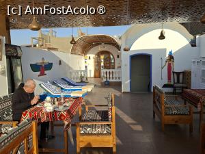 [P21] Luxor, Egipt, Villa Sunrise, Terasa Restaurantului de la etajul 2 unde se servea și Micul dejun, în plan îndepărtat Ușa Studioului în care am stat, este în stânga » foto by mprofeanu
 - 
<span class="allrVoted glyphicon glyphicon-heart hidden" id="av1520618"></span>
<a class="m-l-10 hidden" id="sv1520618" onclick="voting_Foto_DelVot(,1520618,29277)" role="button">șterge vot <span class="glyphicon glyphicon-remove"></span></a>
<a id="v91520618" class=" c-red"  onclick="voting_Foto_SetVot(1520618)" role="button"><span class="glyphicon glyphicon-heart-empty"></span> <b>LIKE</b> = Votează poza</a> <img class="hidden"  id="f1520618W9" src="/imagini/loader.gif" border="0" /><span class="AjErrMes hidden" id="e1520618ErM"></span>