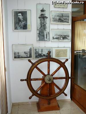 [P09] Sala 1: “Premise şi realităţi ale unei noi evoluţii”, plus timona de lângă intrare » foto by Claudiu U.
 - 
<span class="allrVoted glyphicon glyphicon-heart hidden" id="av624193"></span>
<a class="m-l-10 hidden" id="sv624193" onclick="voting_Foto_DelVot(,624193,29287)" role="button">șterge vot <span class="glyphicon glyphicon-remove"></span></a>
<a id="v9624193" class=" c-red"  onclick="voting_Foto_SetVot(624193)" role="button"><span class="glyphicon glyphicon-heart-empty"></span> <b>LIKE</b> = Votează poza</a> <img class="hidden"  id="f624193W9" src="/imagini/loader.gif" border="0" /><span class="AjErrMes hidden" id="e624193ErM"></span>