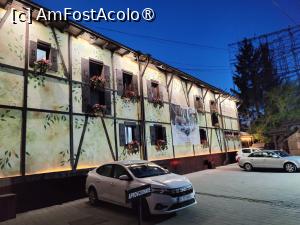 [P01] Casa Românească; zona dinspre șosea (hotelul) » foto by crismis
 - 
<span class="allrVoted glyphicon glyphicon-heart hidden" id="av1487568"></span>
<a class="m-l-10 hidden" id="sv1487568" onclick="voting_Foto_DelVot(,1487568,29303)" role="button">șterge vot <span class="glyphicon glyphicon-remove"></span></a>
<a id="v91487568" class=" c-red"  onclick="voting_Foto_SetVot(1487568)" role="button"><span class="glyphicon glyphicon-heart-empty"></span> <b>LIKE</b> = Votează poza</a> <img class="hidden"  id="f1487568W9" src="/imagini/loader.gif" border="0" /><span class="AjErrMes hidden" id="e1487568ErM"></span>