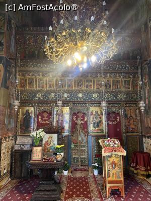 [P19] Mănăstirea Polovragi. Catapeteasma sculptată în lemn de tei, capodoperă de artă brâncovenească. » foto by Floria
 - 
<span class="allrVoted glyphicon glyphicon-heart hidden" id="av1526285"></span>
<a class="m-l-10 hidden" id="sv1526285" onclick="voting_Foto_DelVot(,1526285,29308)" role="button">șterge vot <span class="glyphicon glyphicon-remove"></span></a>
<a id="v91526285" class=" c-red"  onclick="voting_Foto_SetVot(1526285)" role="button"><span class="glyphicon glyphicon-heart-empty"></span> <b>LIKE</b> = Votează poza</a> <img class="hidden"  id="f1526285W9" src="/imagini/loader.gif" border="0" /><span class="AjErrMes hidden" id="e1526285ErM"></span>