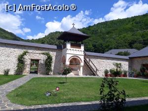 [P27] Mănăstirea Polovragi, Gorj. » foto by Floria
 - 
<span class="allrVoted glyphicon glyphicon-heart hidden" id="av1526293"></span>
<a class="m-l-10 hidden" id="sv1526293" onclick="voting_Foto_DelVot(,1526293,29308)" role="button">șterge vot <span class="glyphicon glyphicon-remove"></span></a>
<a id="v91526293" class=" c-red"  onclick="voting_Foto_SetVot(1526293)" role="button"><span class="glyphicon glyphicon-heart-empty"></span> <b>LIKE</b> = Votează poza</a> <img class="hidden"  id="f1526293W9" src="/imagini/loader.gif" border="0" /><span class="AjErrMes hidden" id="e1526293ErM"></span>