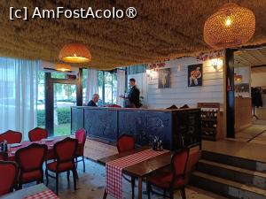 [P08] Priștina, Albanezi Restaurant Traditional Food, Sala, Pereții albi cu linii simple și Scaunele tapițate în roșu intens, Elemente „Moderne” » foto by mprofeanu
 - 
<span class="allrVoted glyphicon glyphicon-heart hidden" id="av1534978"></span>
<a class="m-l-10 hidden" id="sv1534978" onclick="voting_Foto_DelVot(,1534978,29378)" role="button">șterge vot <span class="glyphicon glyphicon-remove"></span></a>
<a id="v91534978" class=" c-red"  onclick="voting_Foto_SetVot(1534978)" role="button"><span class="glyphicon glyphicon-heart-empty"></span> <b>LIKE</b> = Votează poza</a> <img class="hidden"  id="f1534978W9" src="/imagini/loader.gif" border="0" /><span class="AjErrMes hidden" id="e1534978ErM"></span>